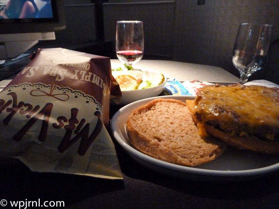 Airline Cheeseburger with Crispy Chips