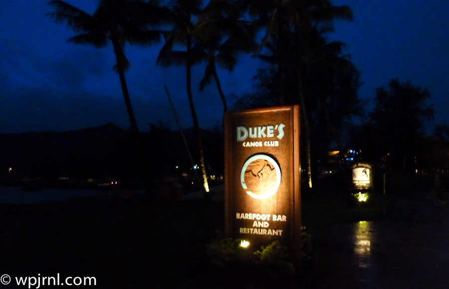 Duke's Barefoot Bar and Restaurant, Waikiki Beach Oahu Hawaii