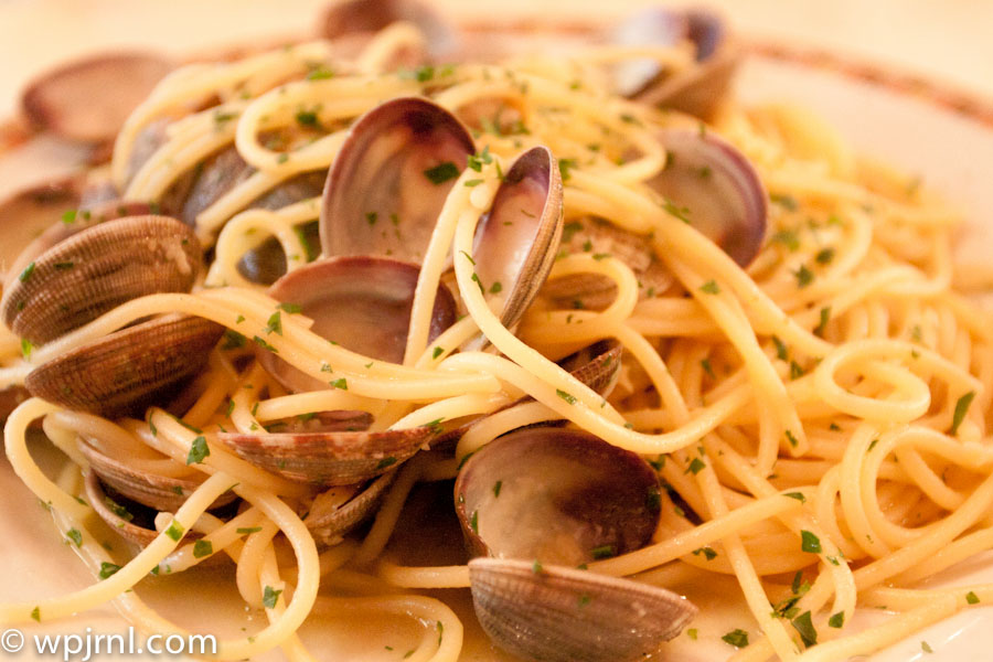 Spaghetti Vongole - Italian Clam Pasta